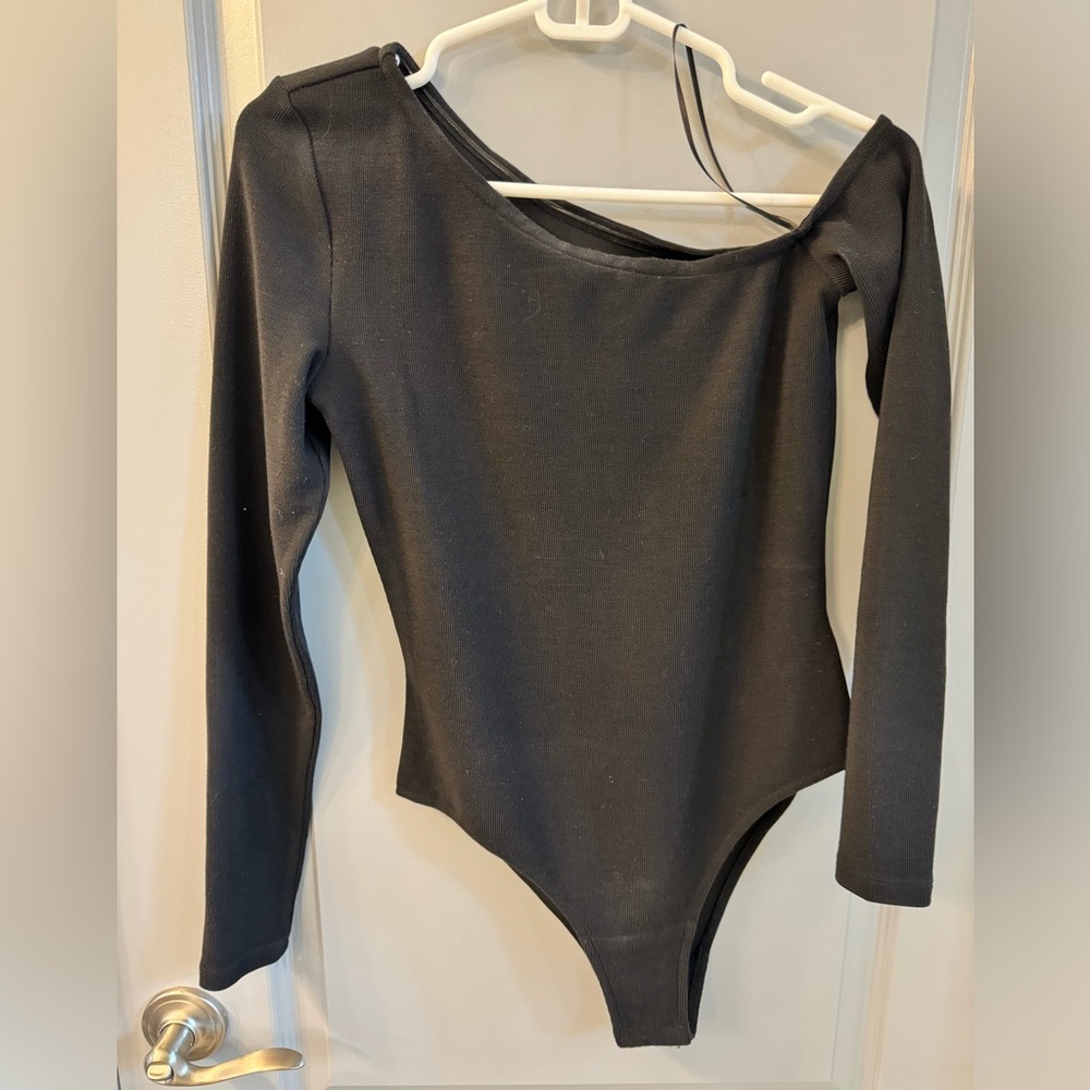 ByEgreis, Small off shoulder body suit black
